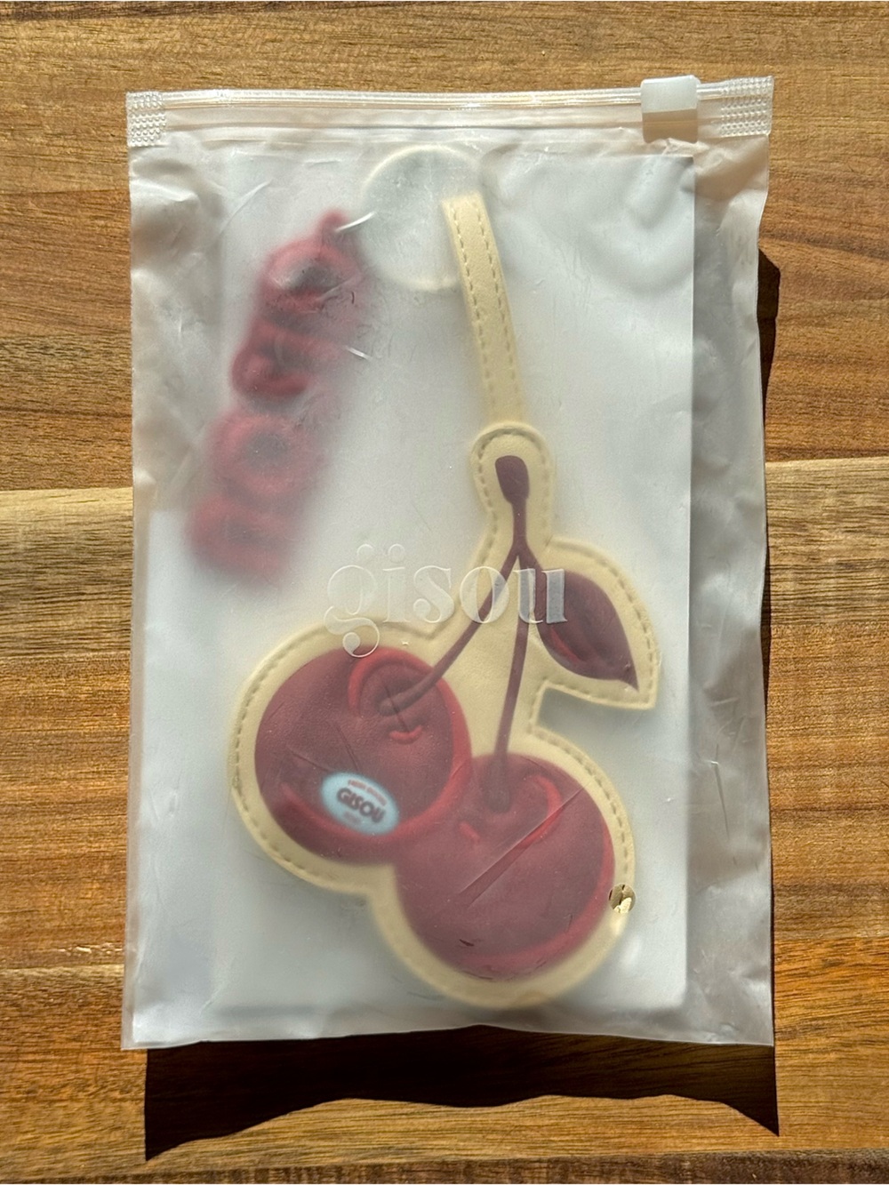gisou exclusive limited edition cherry glaze luggage tag